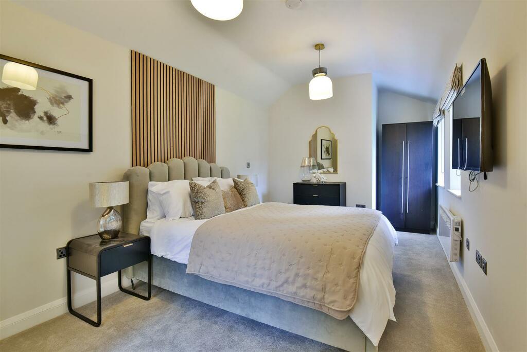bed1.jpg