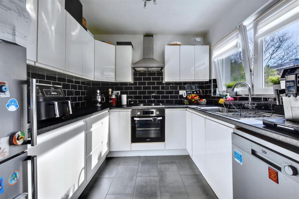 Kitchen_1.jpeg