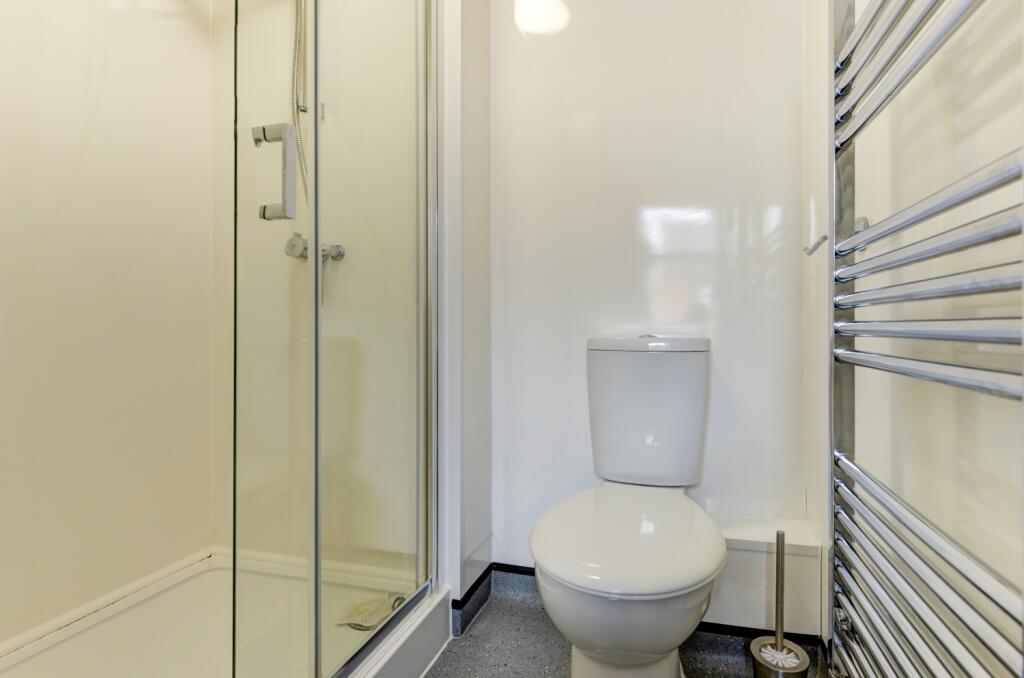 2 Bristol Gardens Bedroom 3 Ensuite