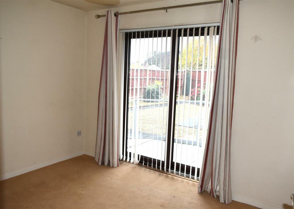 bedroom 2.JPG