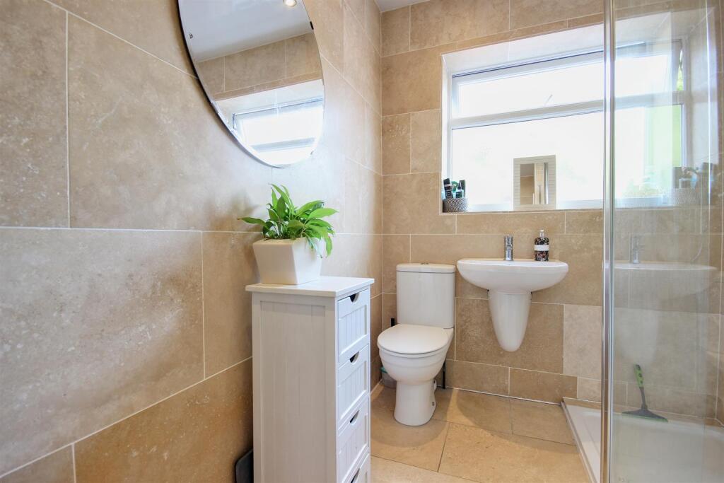 SHOWER ROOM/W.C.