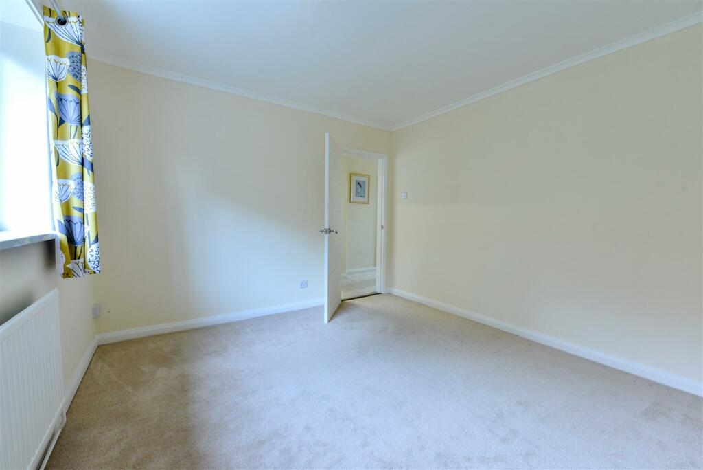 5 53a Holbrook Road.jpg