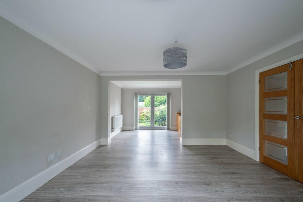 10 Falmouth Garde...