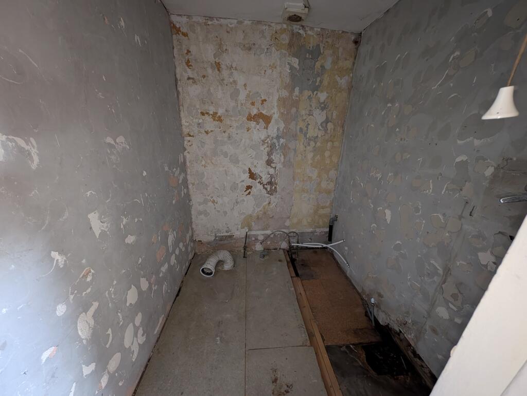 Bathroom 12 South Street T202509261455.jpg