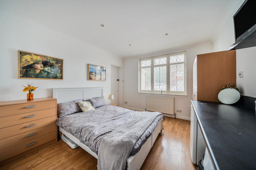 1332665-8-688ca80...