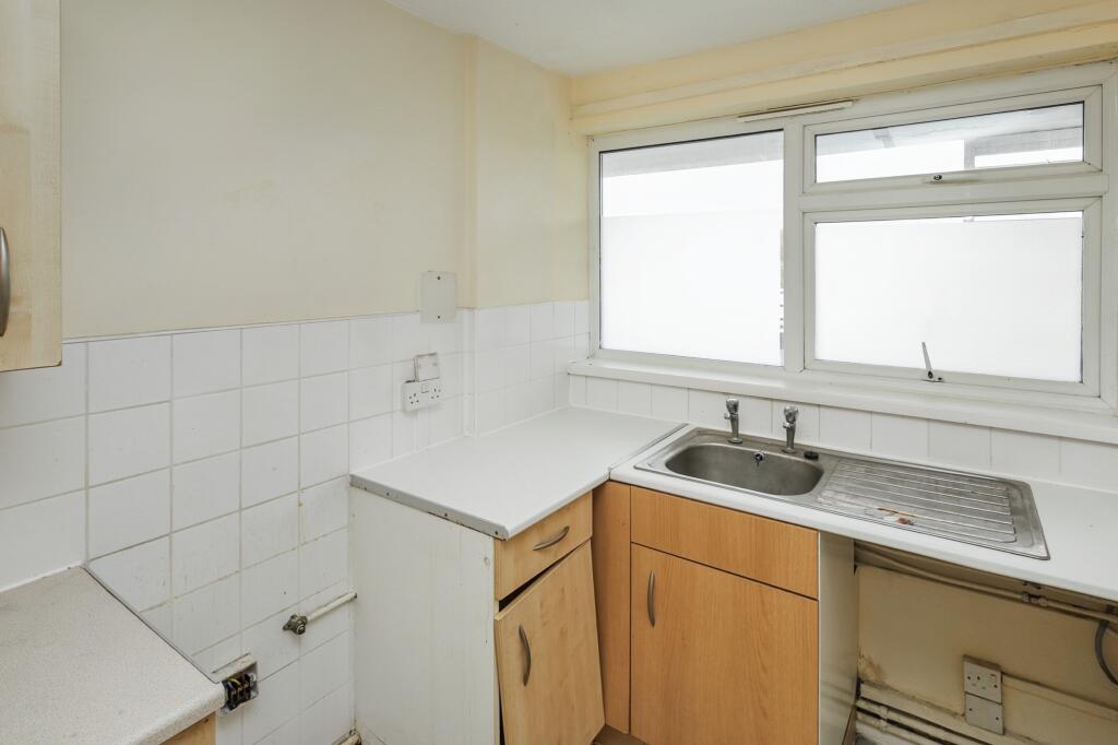 35 Eldeland, Basildon, Essex, SS15 5JG