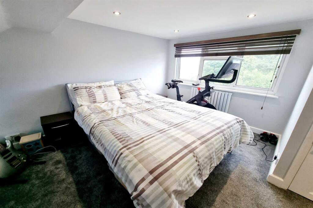 BEDROOM 1: