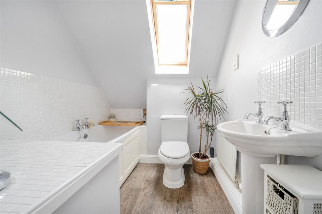 11 The Old Woodyard, Silverstone (20).jpg