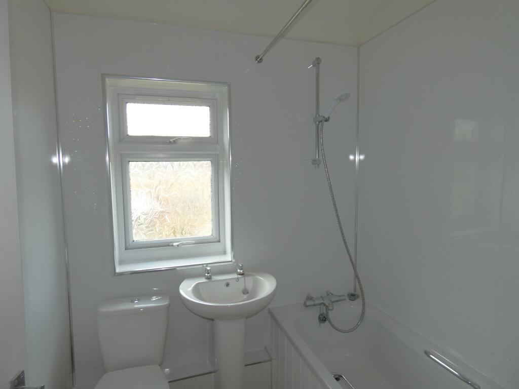 Pic 7 Bathroom.JPG