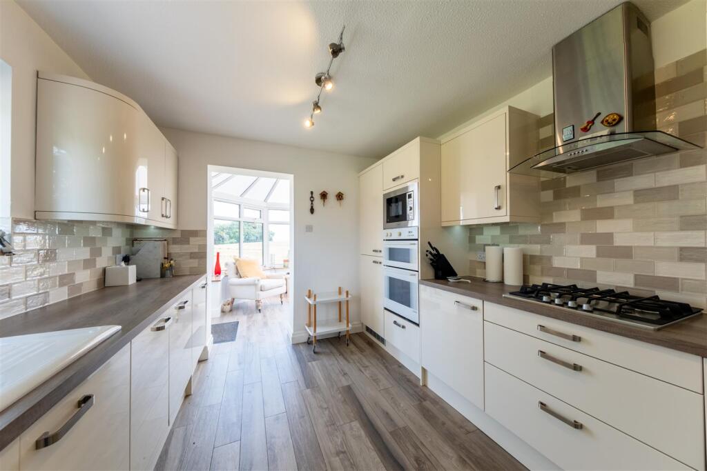 9 Orchard Dene-003.jpg