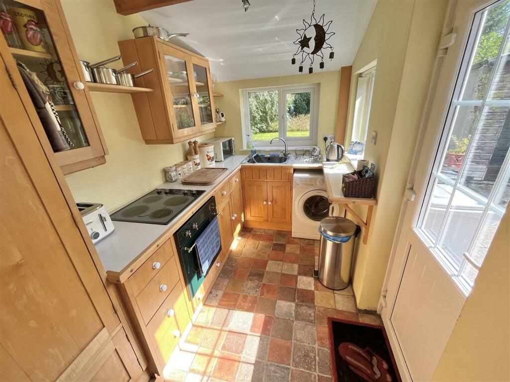 Breakfast Kitchen Aspect 2.jpg