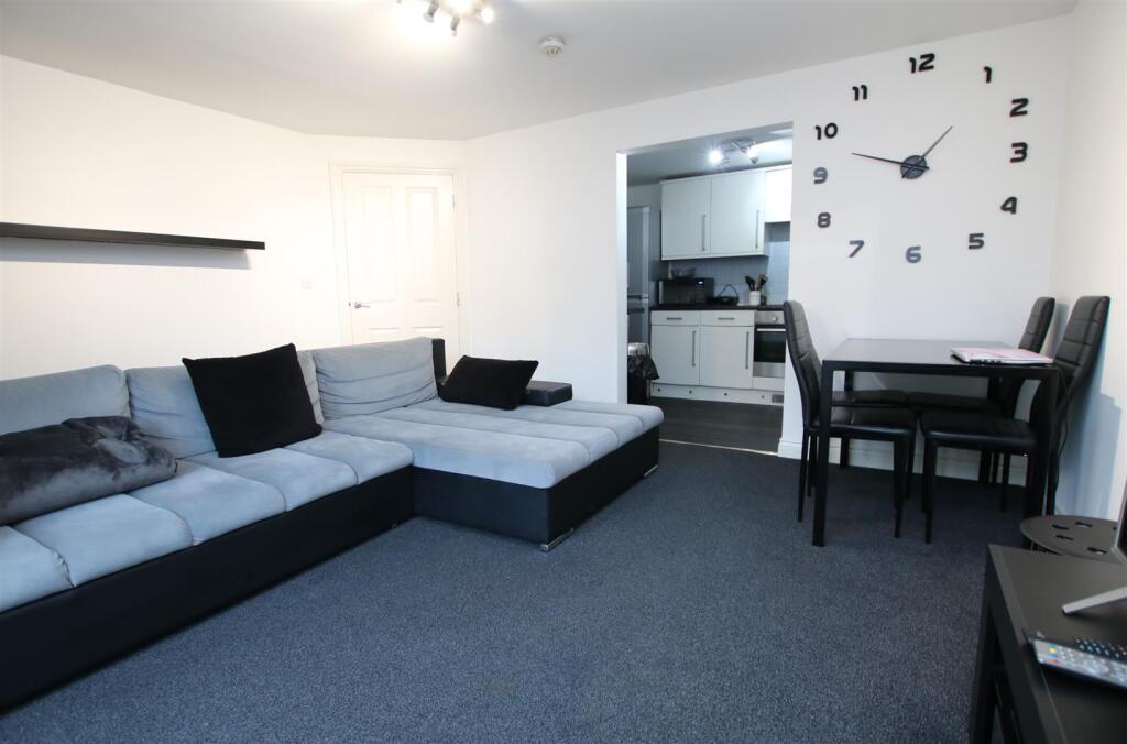 Lounge Area 4.JPG