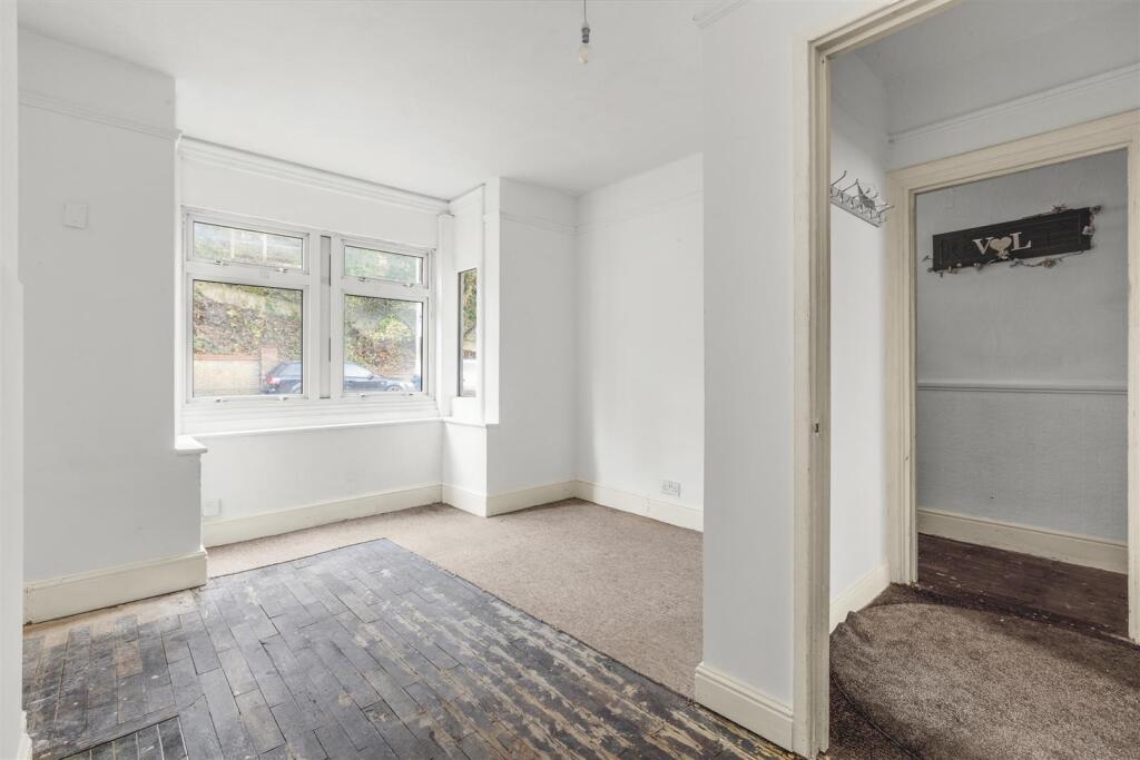 153 Hughenden Rd, HP13 5PN-7.jpg