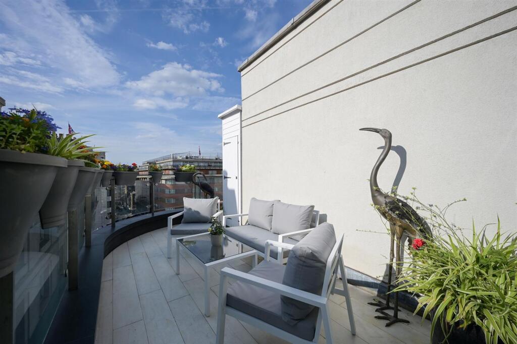 Apartment 14 , Park Lane Place (2).JPG