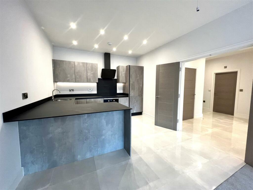 Kitchen1.jpg