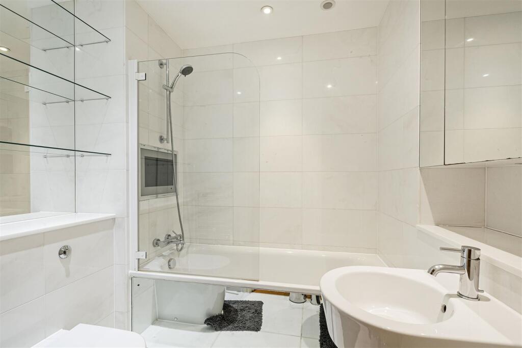 Bathroom.jpg