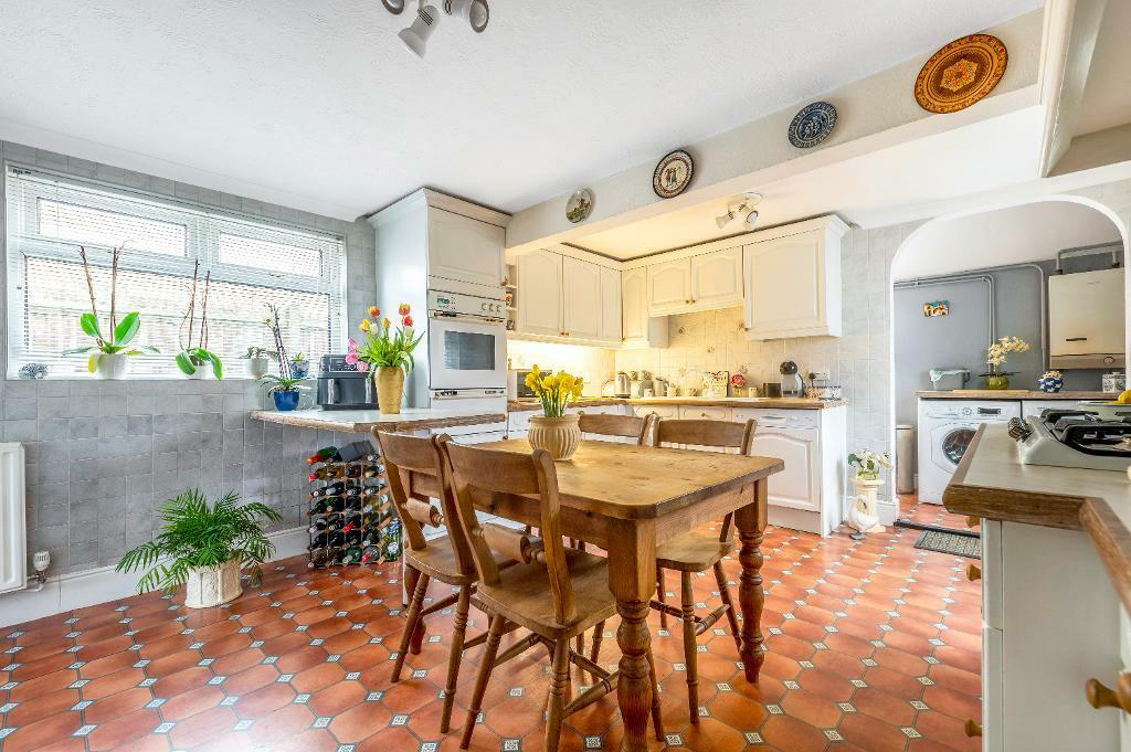 KITCHEN/BREAKFAST ROOM