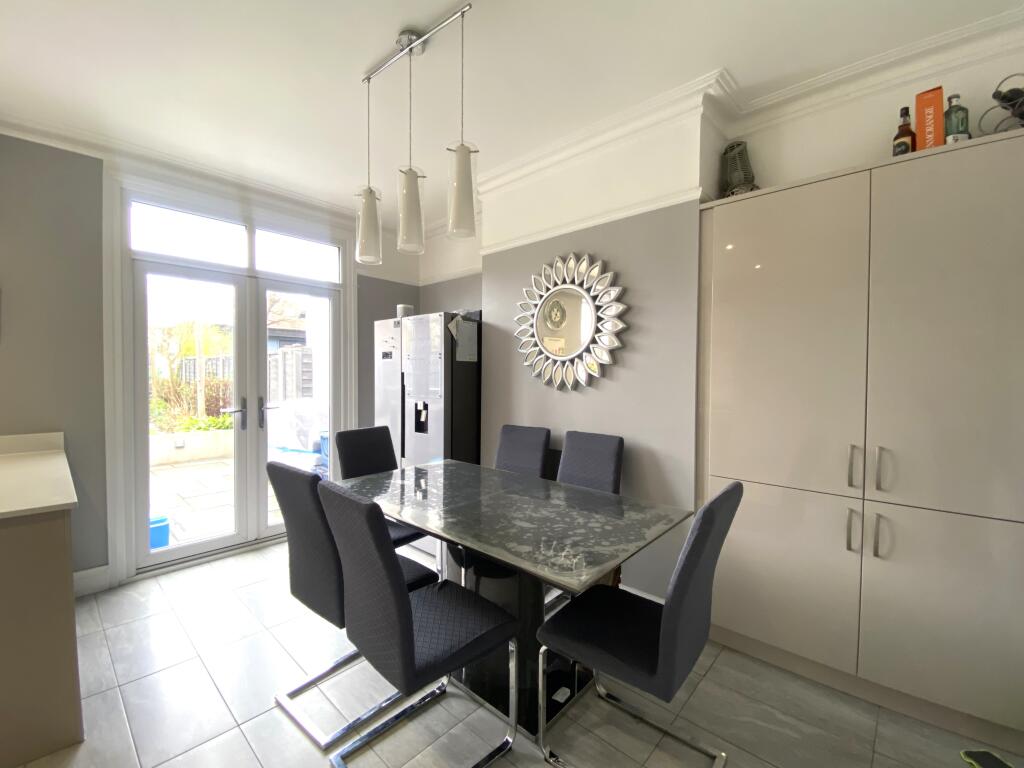 kitchen/dining area
