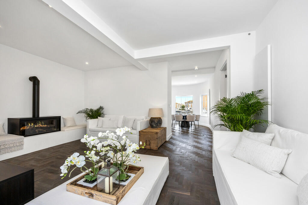 (08) Trafalgar Ga...