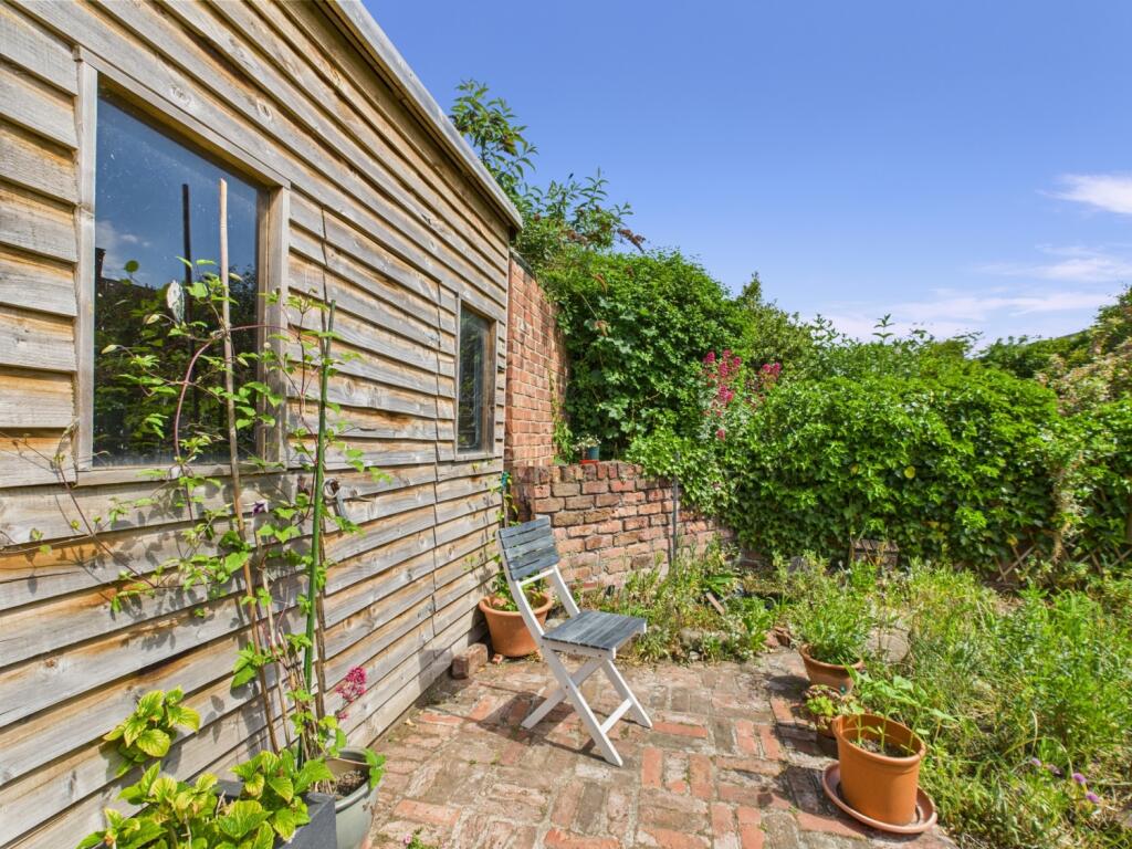 CAM02386G0-PR0130-STILL026