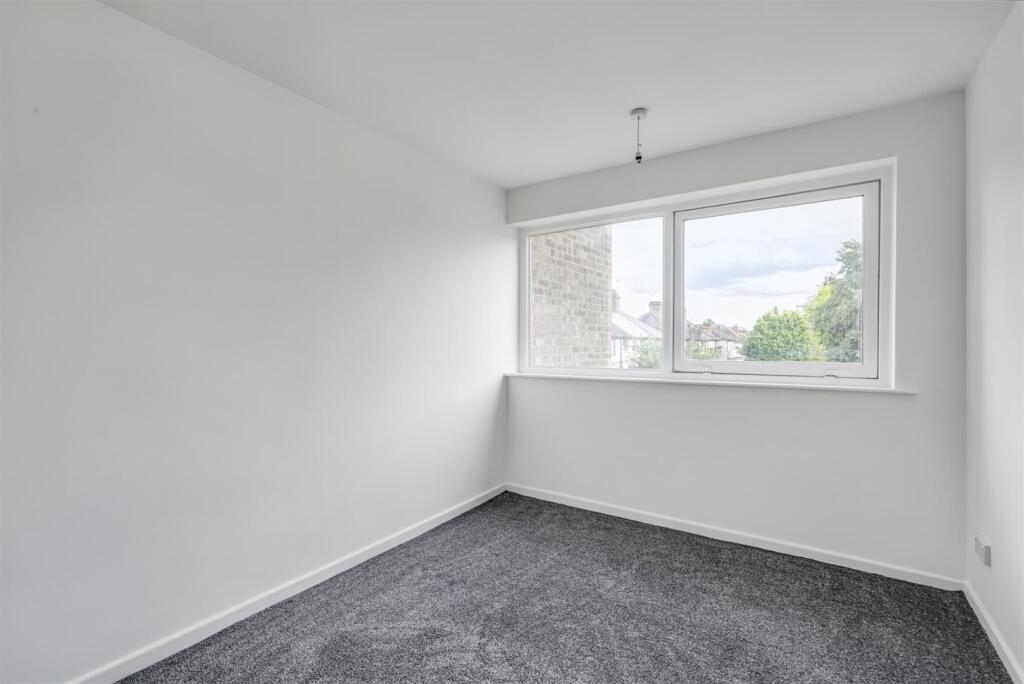 Bedroom 1_1.jpeg