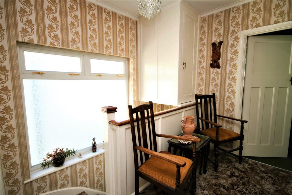 FIRST FLOOR LANDING: