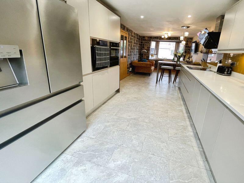 Kitchen &amp; Snug Room 