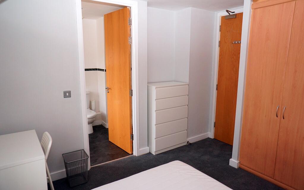 Room 5 (Pic 3)