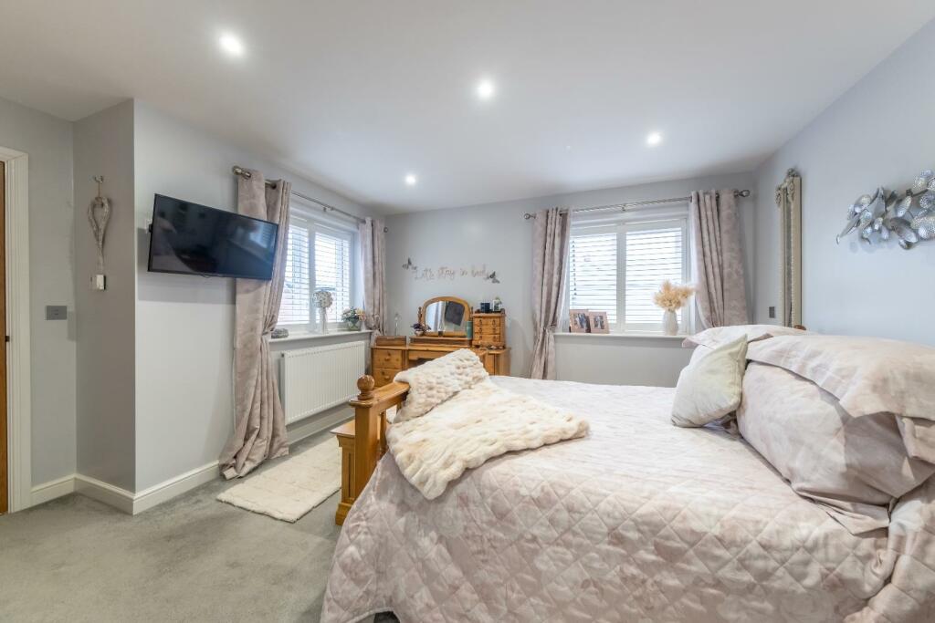 2 Bluebell Close-022.jpg