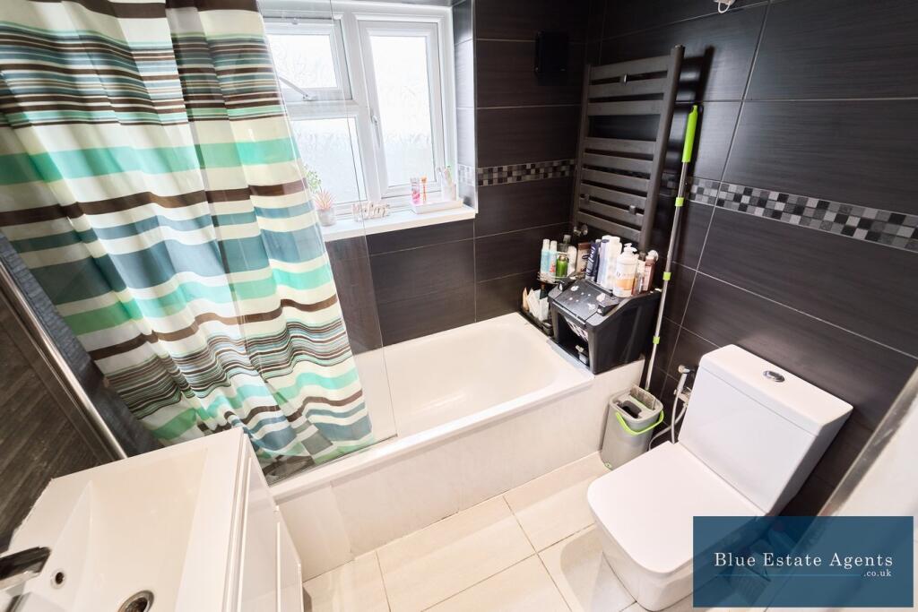 Ground Floor Family Bathroom Suite