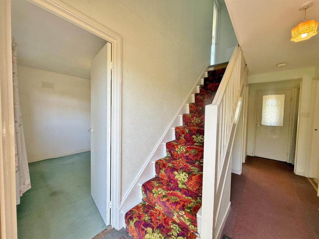 Hallway to bedroom 1