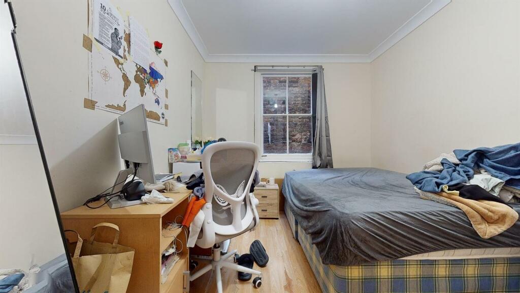Flat A, 5HogarthPlacebedroom2.2.jpg