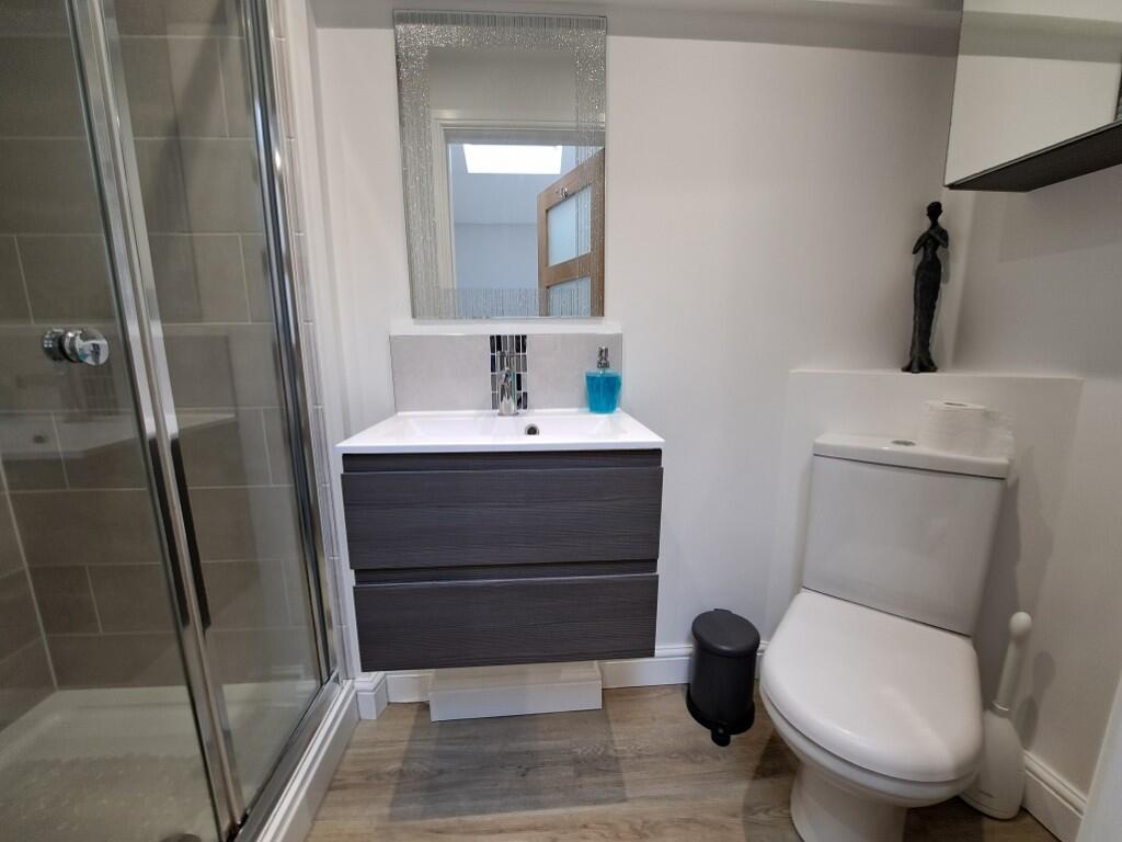 EN SUITE SHOWER/WC