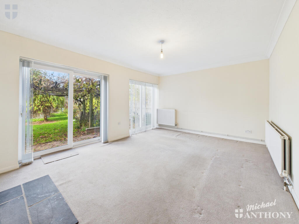 CAM03852G0-PR0480-STILL004