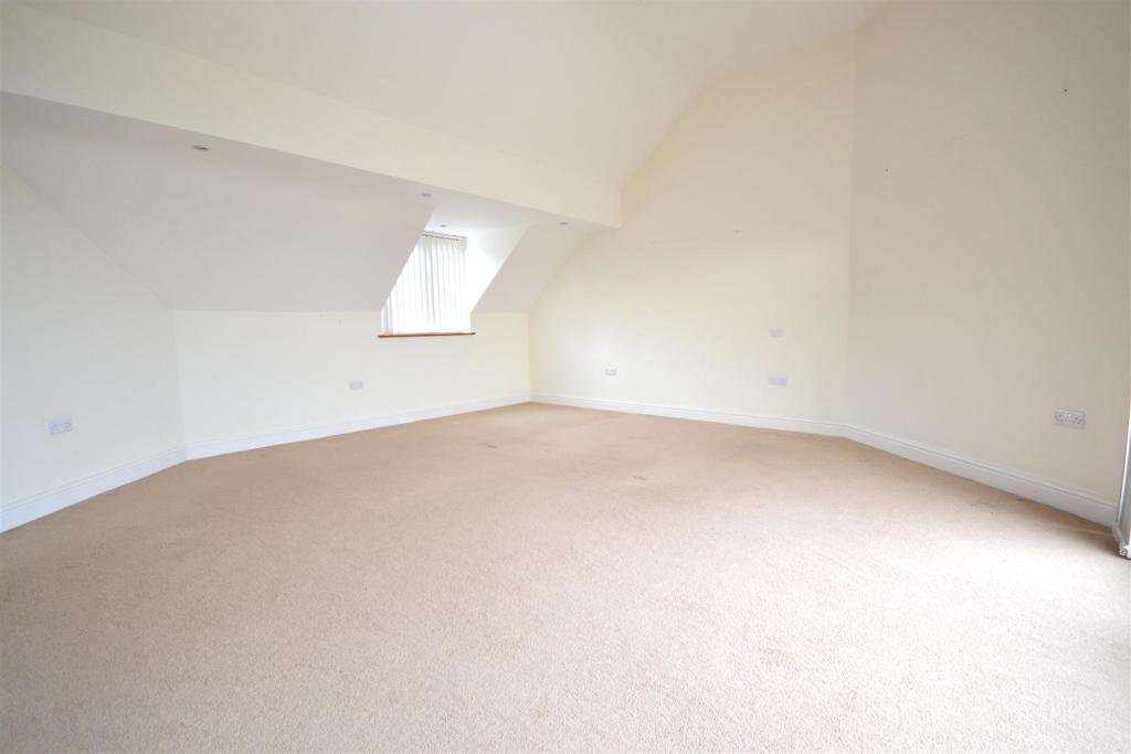 bed top floor.jpeg