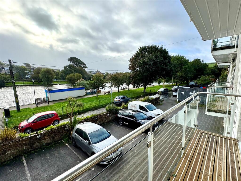 3 Lakeview Court View