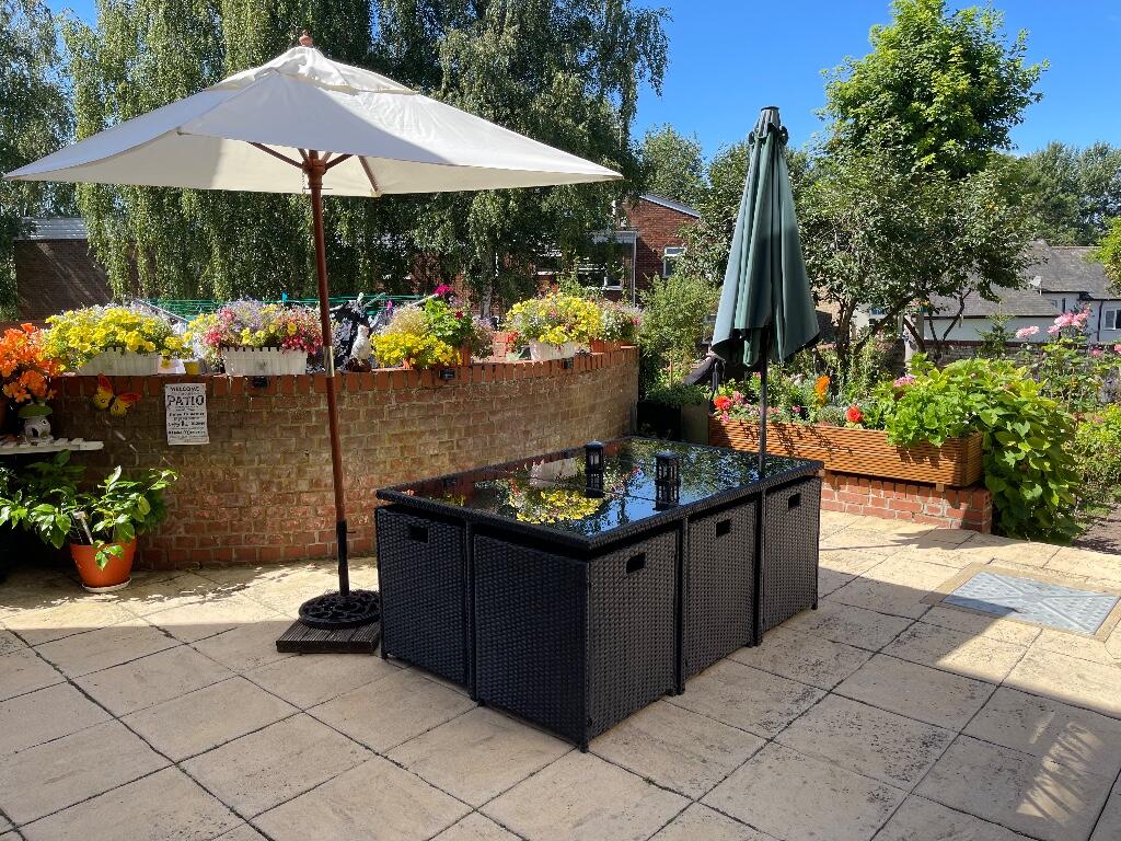 COMMUNAL PATIO
