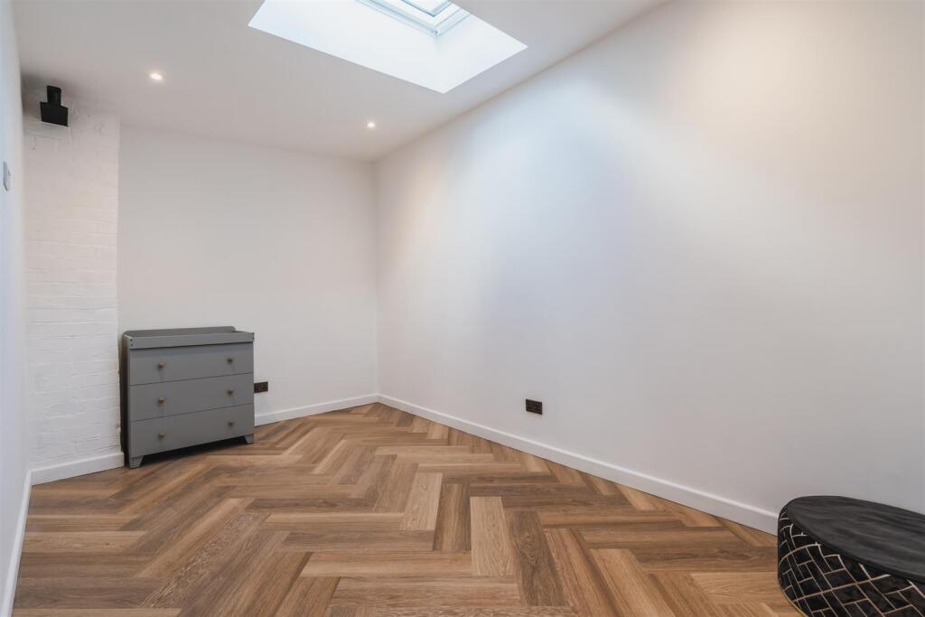 Occasional Room/Bedroom