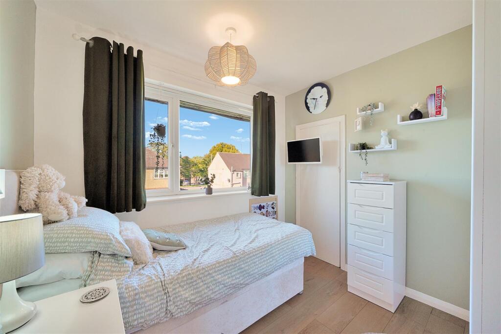 2 Well Close - AhChibcvgefIPEAZhelN.jpg