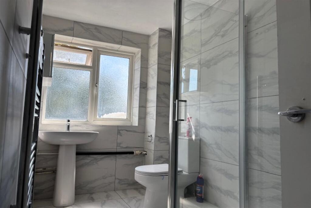 Family Bathroom (Mai