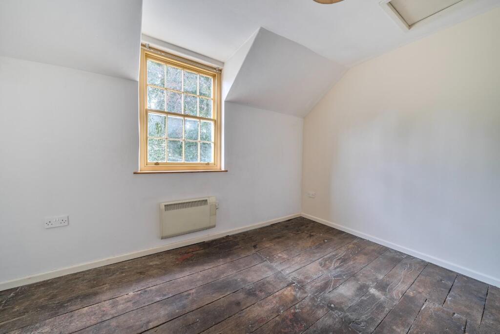 Bed 1 window.jpg
