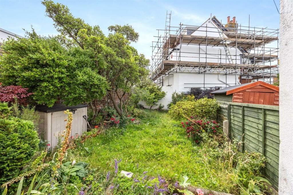 East Drive, 2-016.jpg