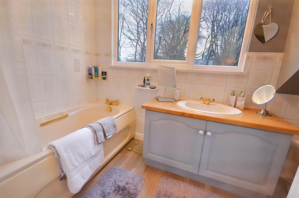 En-Suite Bathroom