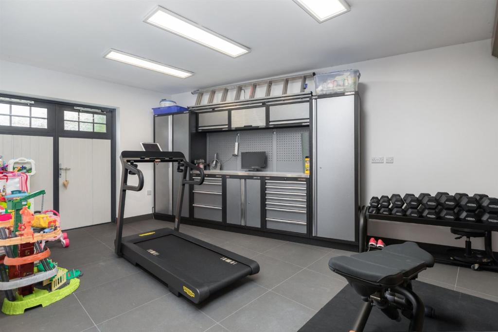Garage/gym