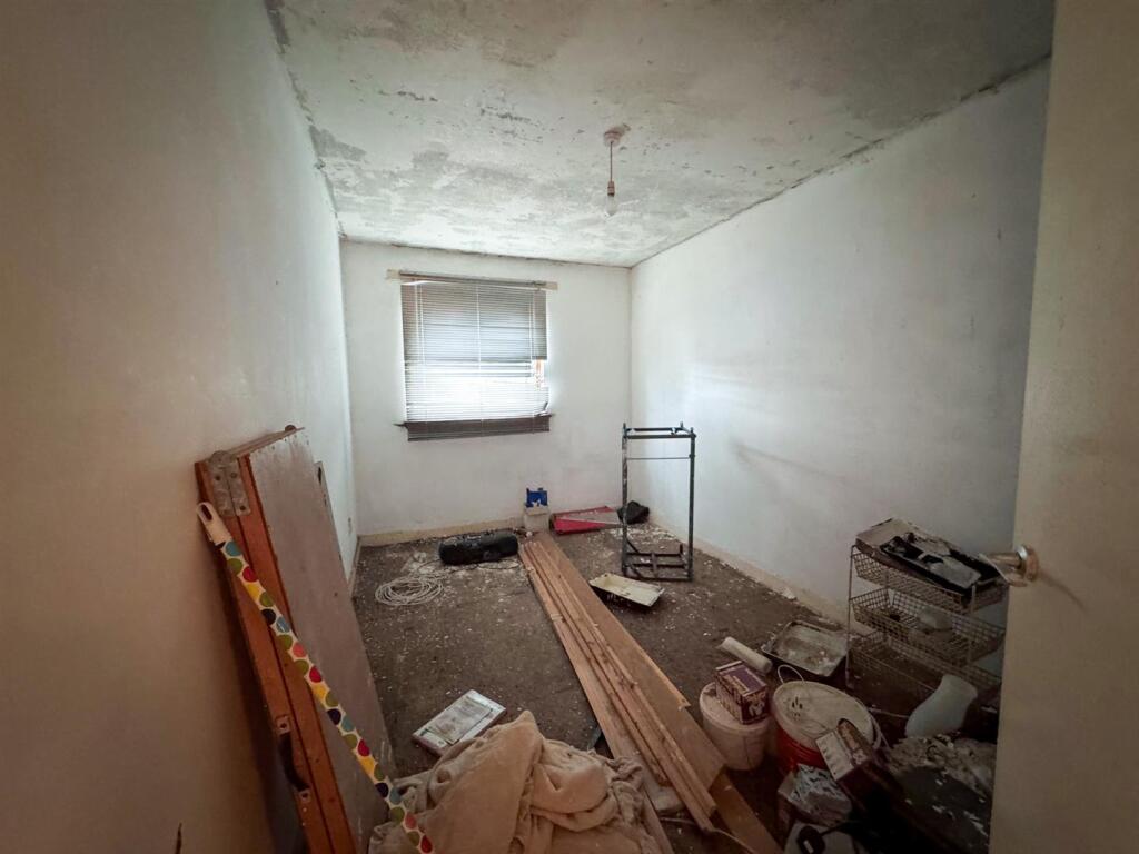Bedroom..jpg