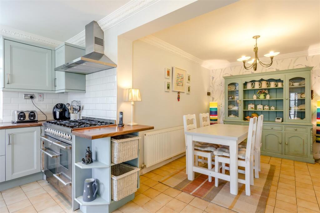 BREAKFAST KITCHEN