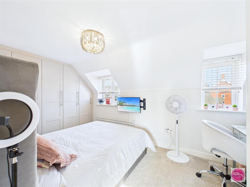 Cranfield Avenue, Church Gresley (32).jpg