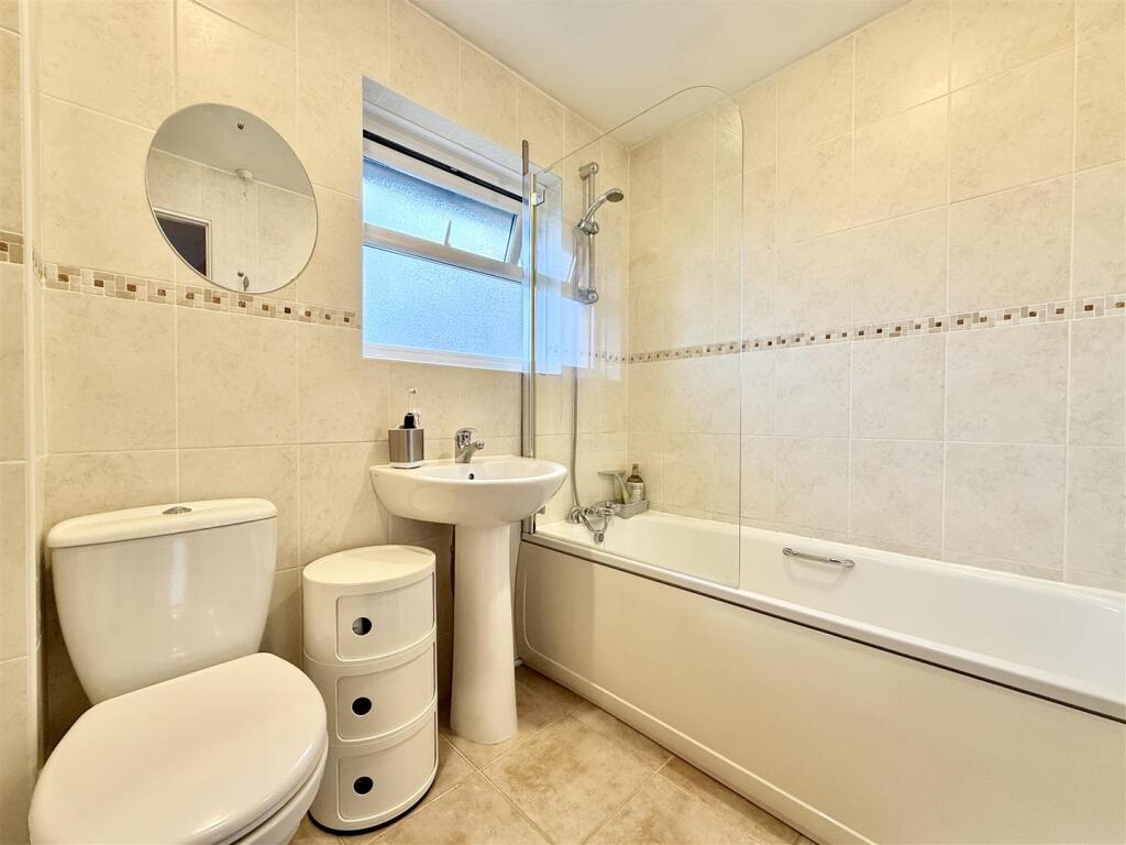 En Suite Bathroom.JPG