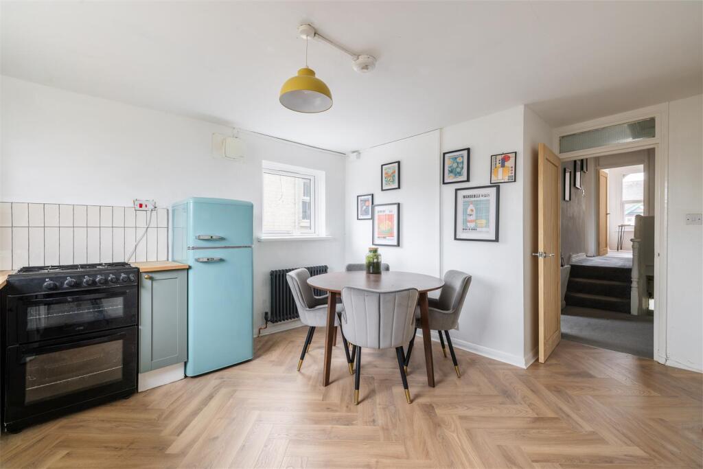 Latimer Road E7