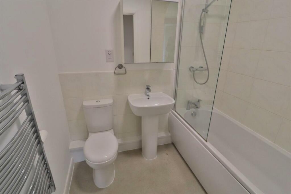 BATHROOM/W.C